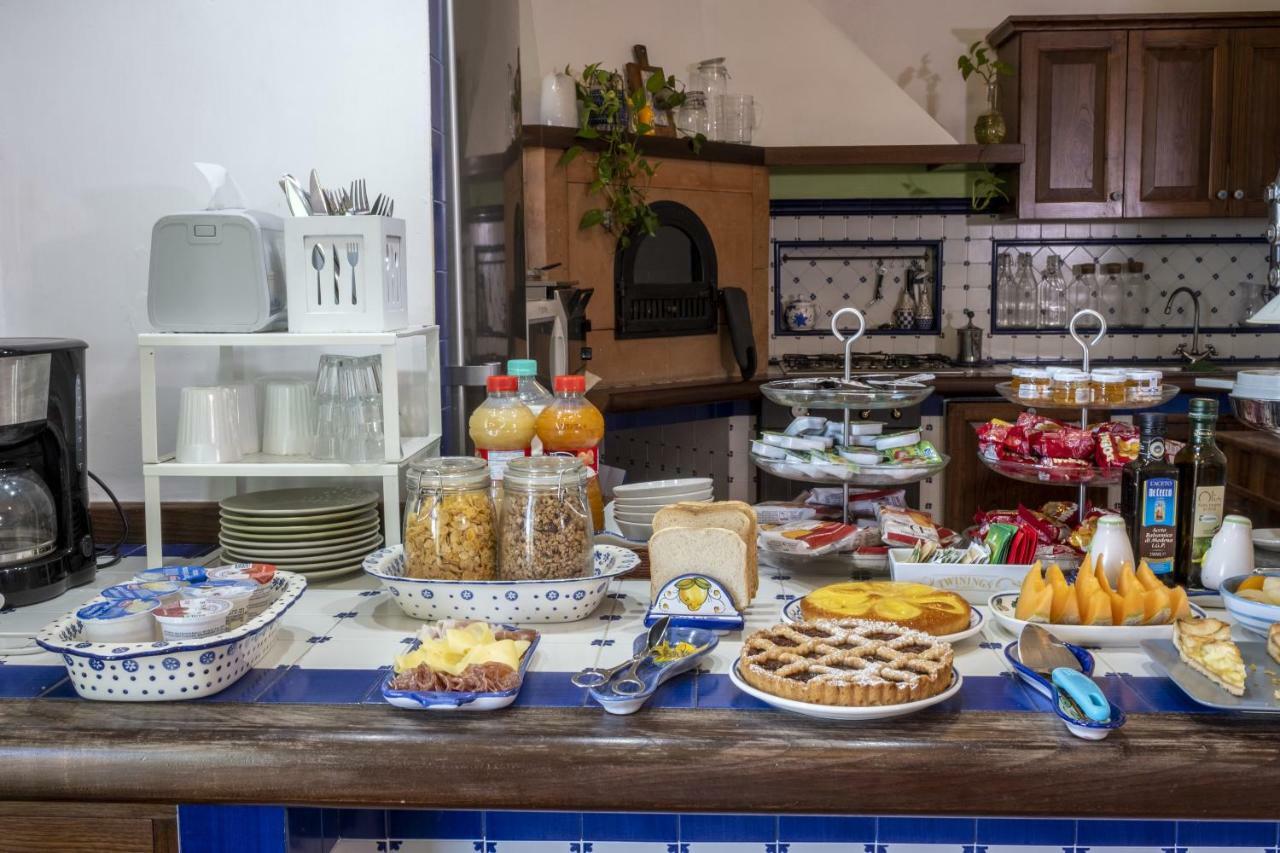Villa Monica B&B Sorrento Ngoại thất bức ảnh